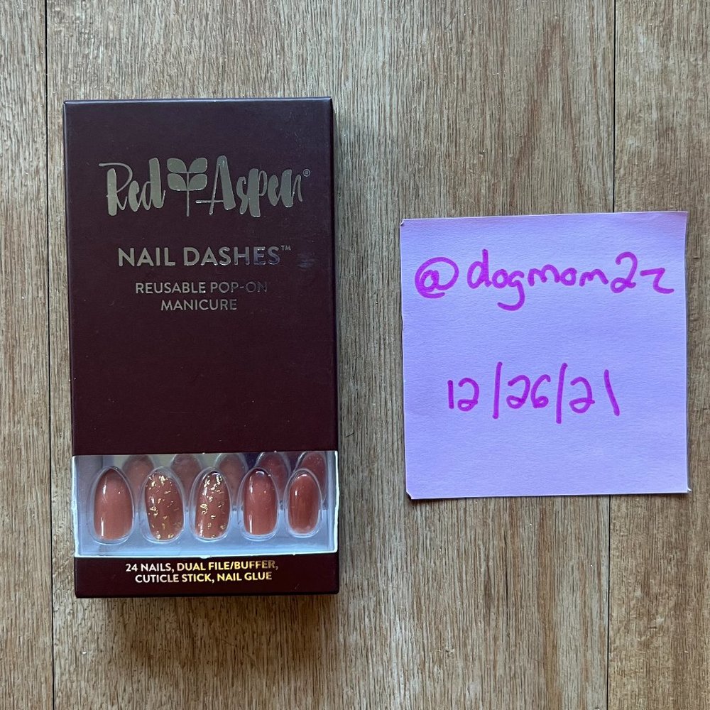 Chloe Cedar Nail Dashes